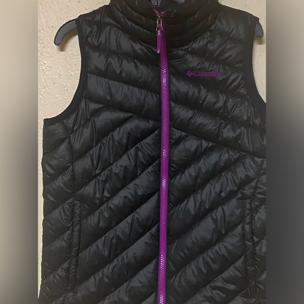 Black Columbia puffer vest size 10/12 kids
